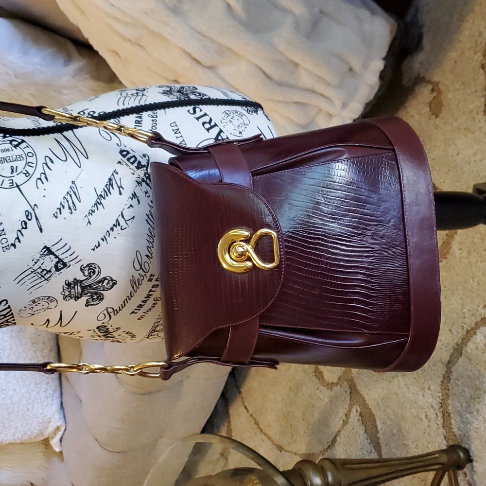 Tihany burgundy bucket bag